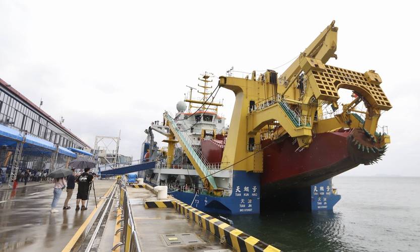 深海一号暨蛟龙号和天鲲号抵深参加2020中国海博会