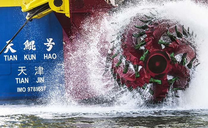 我国自主研发疏浚重器"天鲲号"